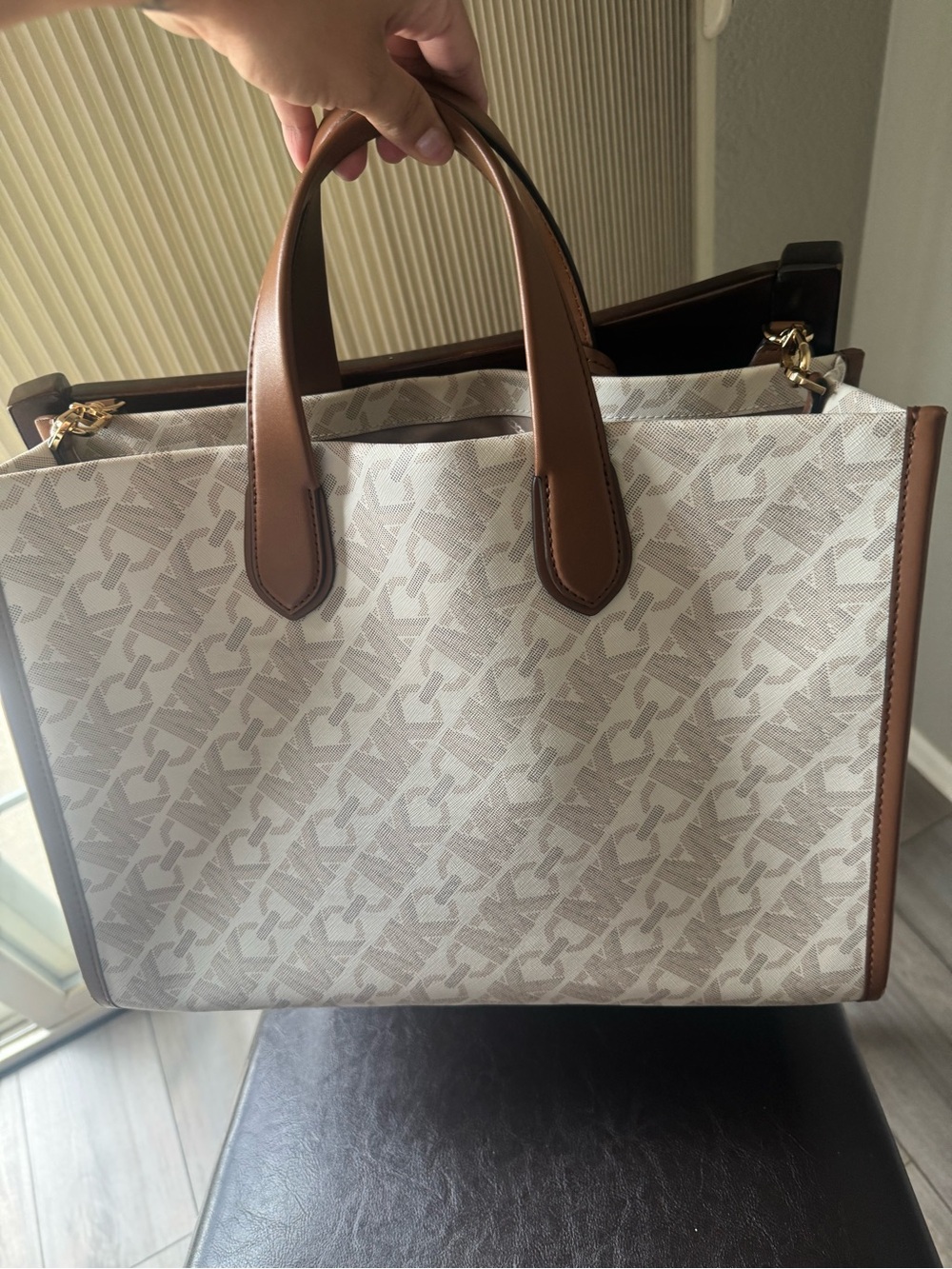 Michael Kors Gigi Large Tote Bag Beige and Brown caryall with Adjustable Strap - Picture 10 of 16